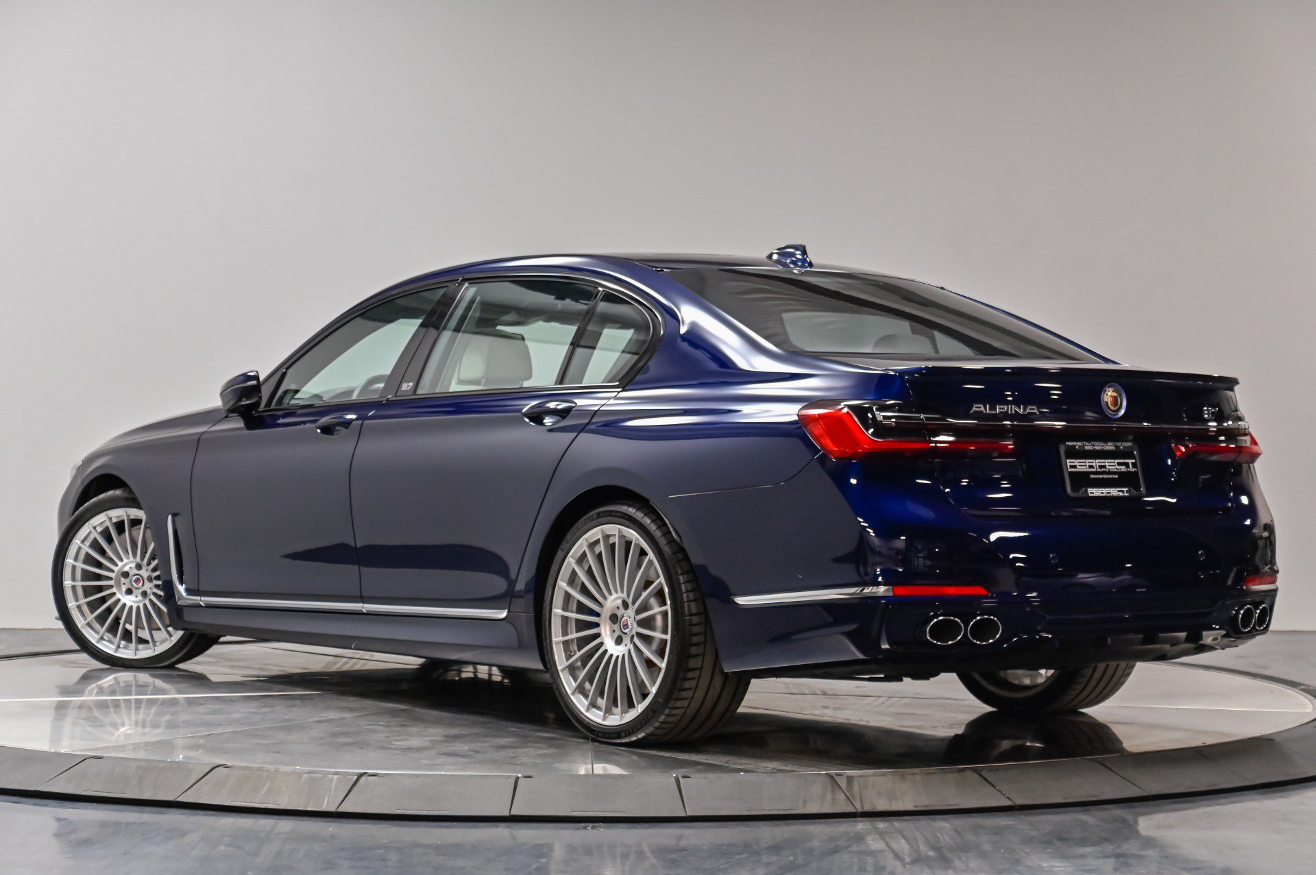 Used 2022 BMW ALPINA B7 xDrive AWD/4WD image 21
