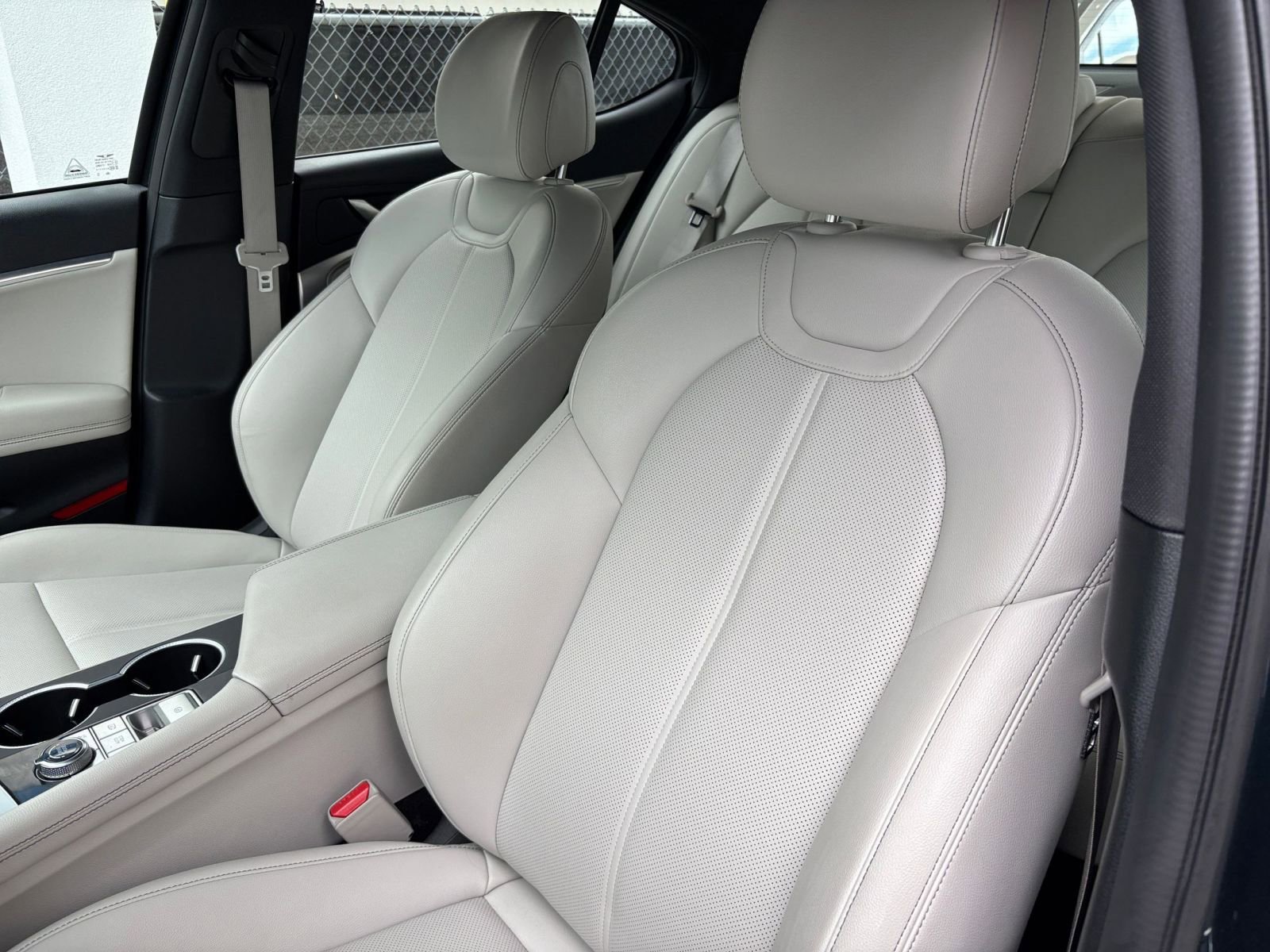 Used 2025 Genesis G70 2.5T AWD/4WD image 37