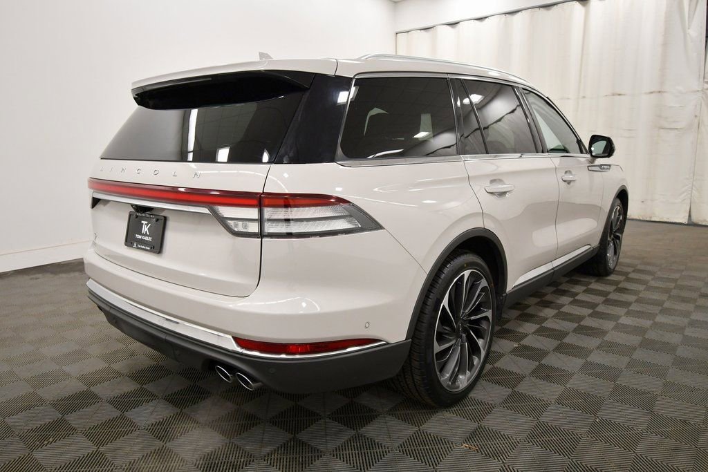 Used 2020 Lincoln Aviator Reserve w/ Equipment Group 202A image 8