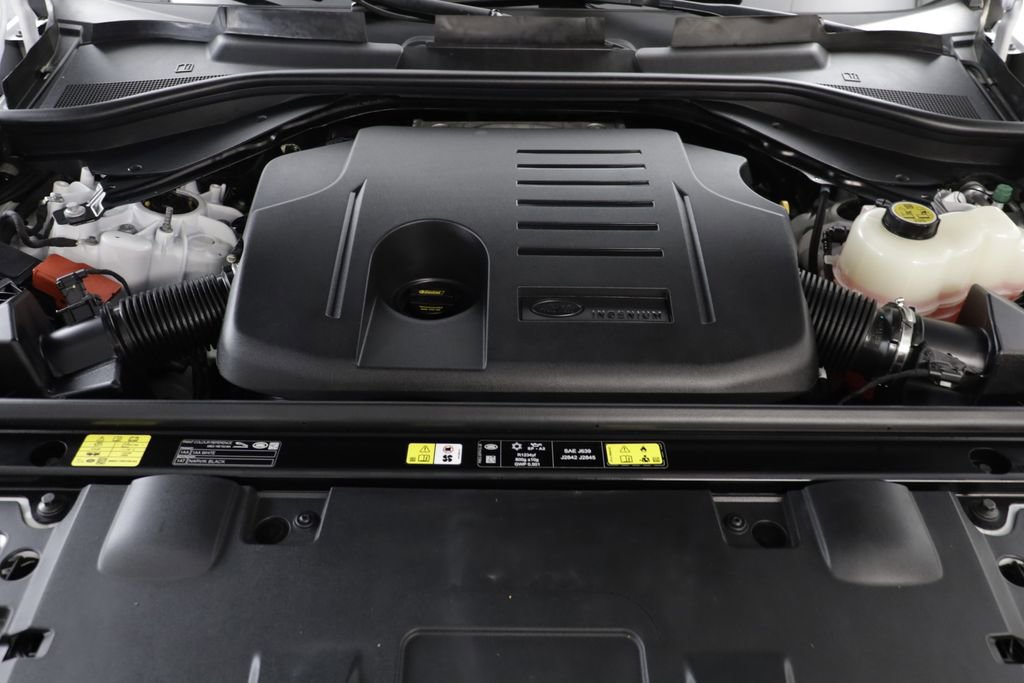 Certified 2025 Land Rover Range Rover Sport SE AWD/4WD image 23