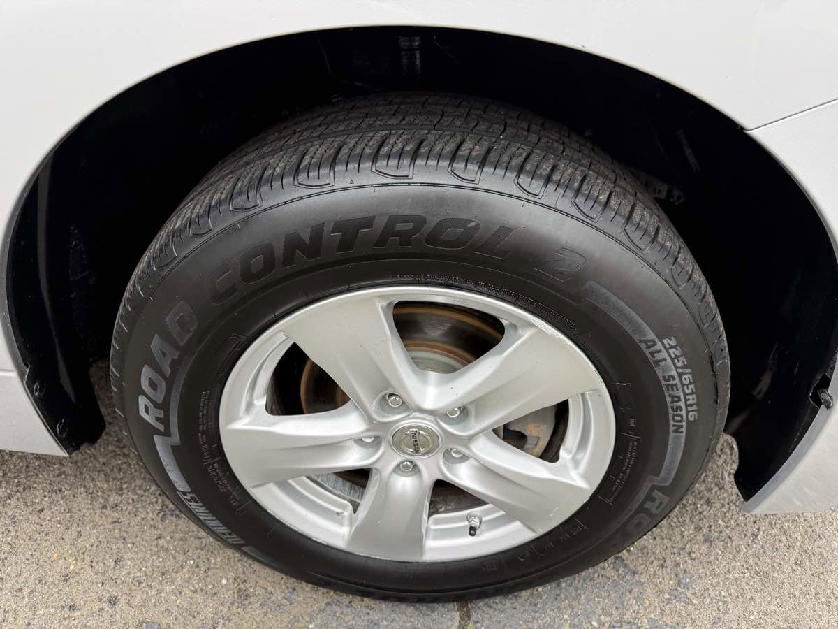 Used 2016 Nissan Quest SV image 11