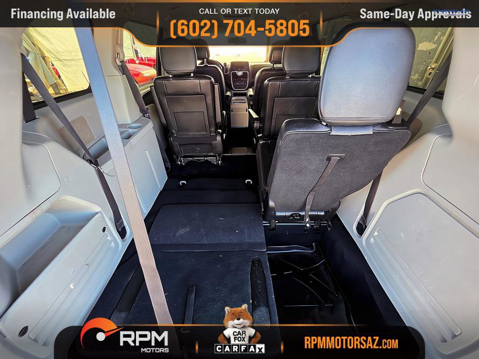Used 2015 Chrysler Town & Country Touring image 23