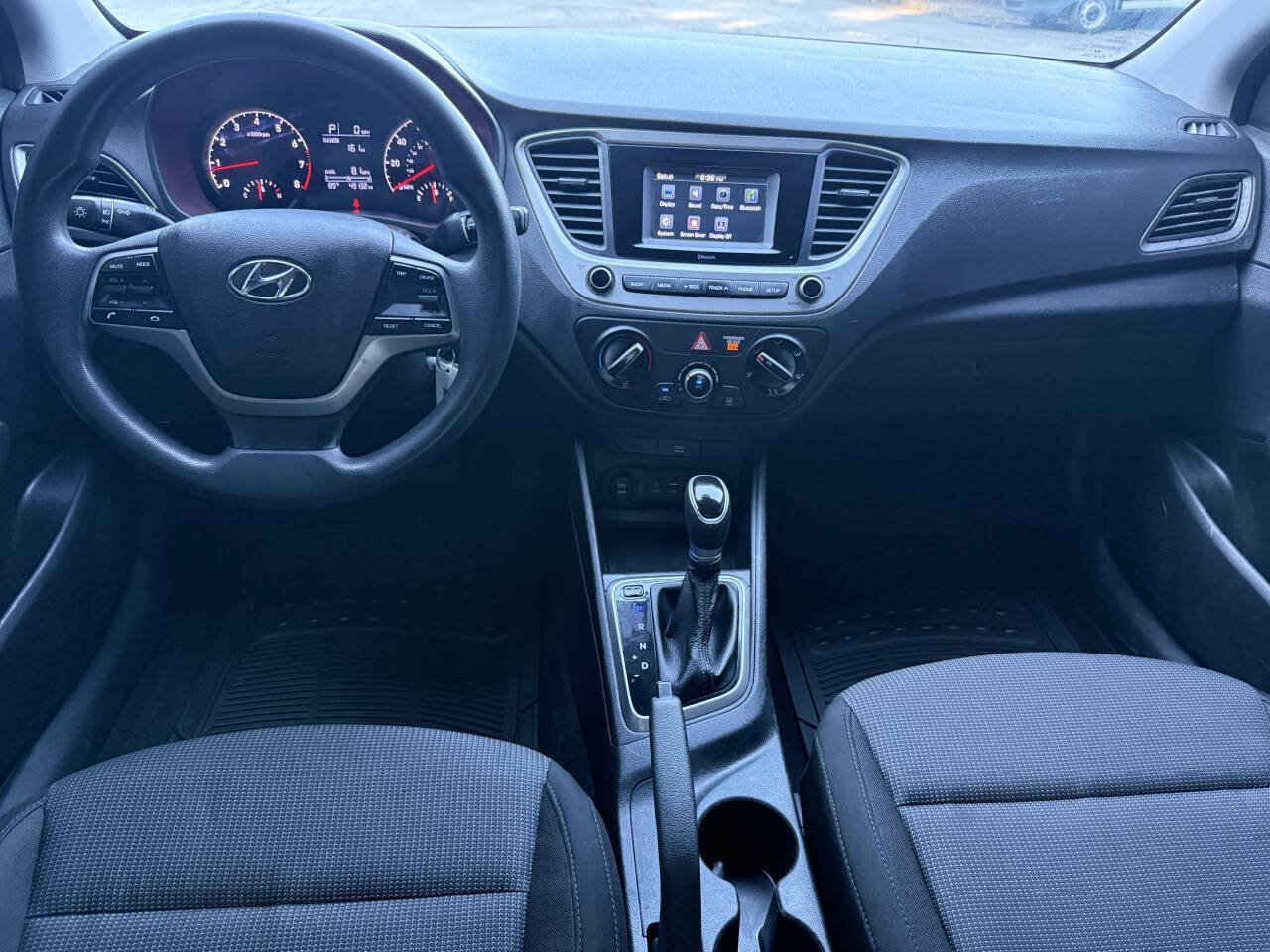 Used 2022 Hyundai Accent SE FWD image 3