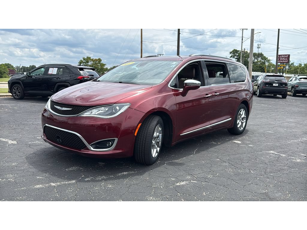 Used 2017 Chrysler Pacifica Limited w/ Advanced Safetytec Group FWD image 3