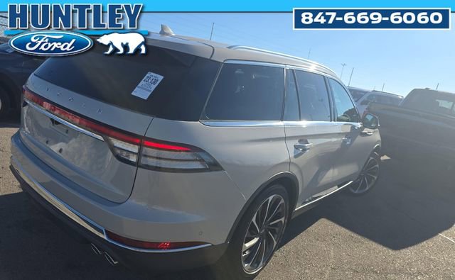 Used 2020 Lincoln Aviator Reserve w/ Equipment Group 202A image 4