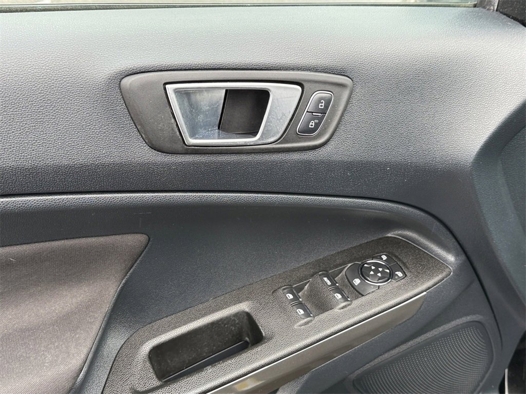 Used 2018 Ford EcoSport SE w/ SE Convenience Package image 16