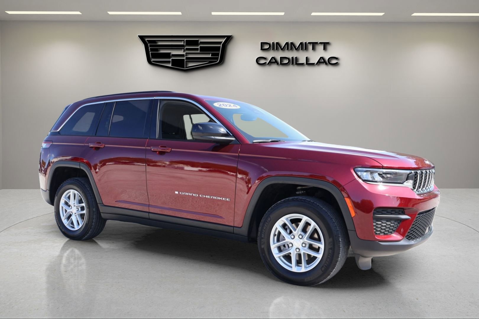 Used 2024 Jeep Grand Cherokee Laredo X AWD/4WD image 7