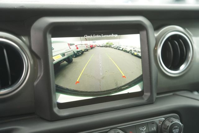 Used 2022 Jeep Wrangler Unlimited Sahara w/ Cold Weather Group image 27