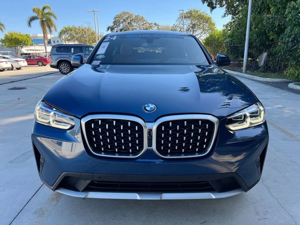 Used 2024 BMW X4 xDrive30i w/ Parking Assistance Package image 2