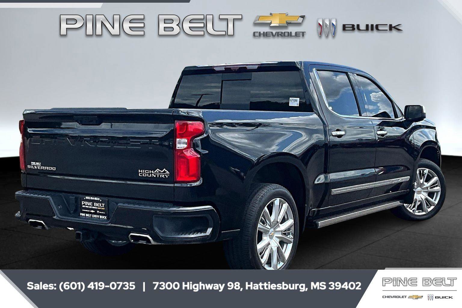 Used 2023 Chevrolet Silverado 1500 High Country w/ Technology Package image 12