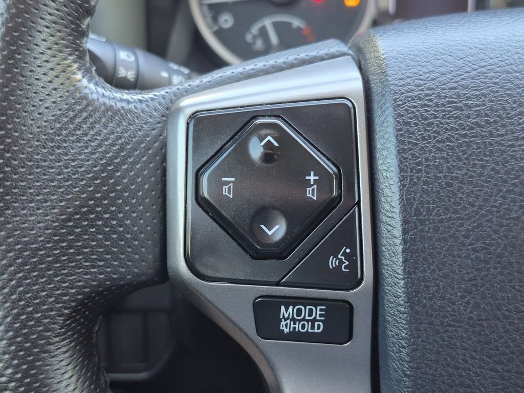 Used 2020 Toyota Tacoma SR5 AWD/4WD image 11