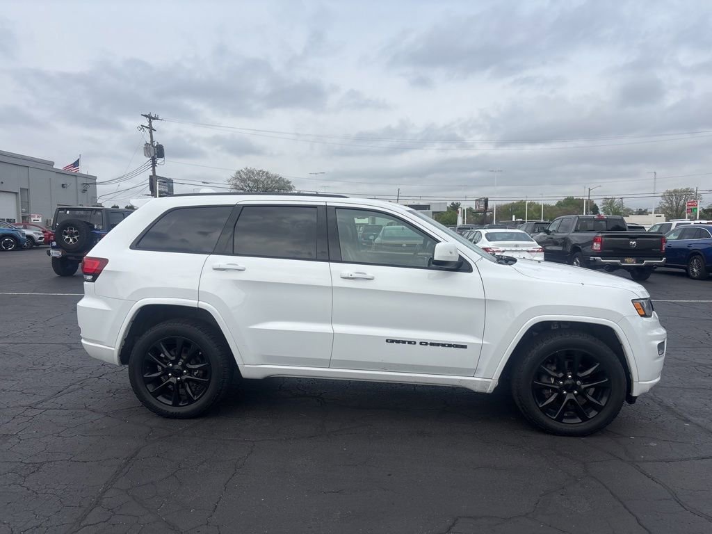 Used 2018 Jeep Grand Cherokee Altitude AWD/4WD image 5