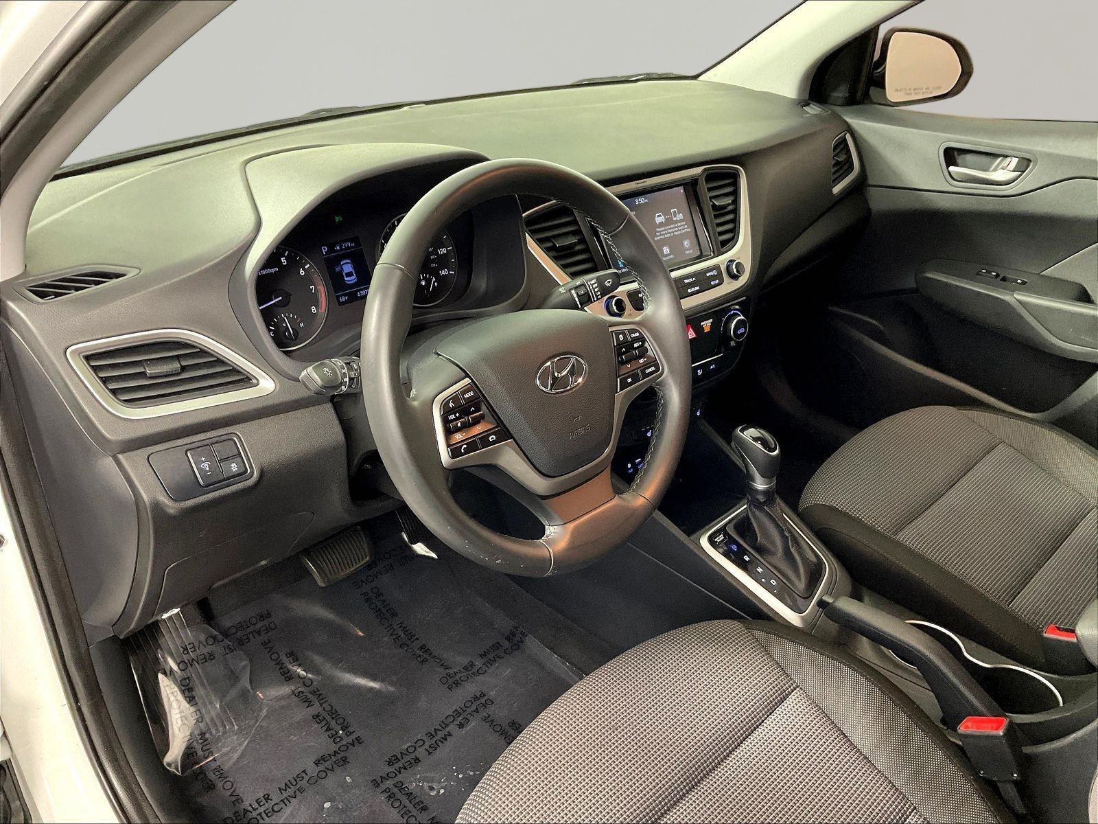 Used 2022 Hyundai Accent Limited FWD image 16