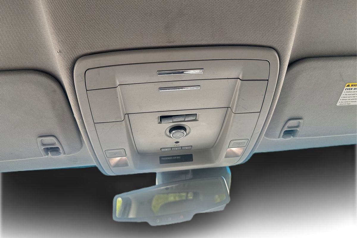 Used 2018 Chevrolet Suburban LT image 15