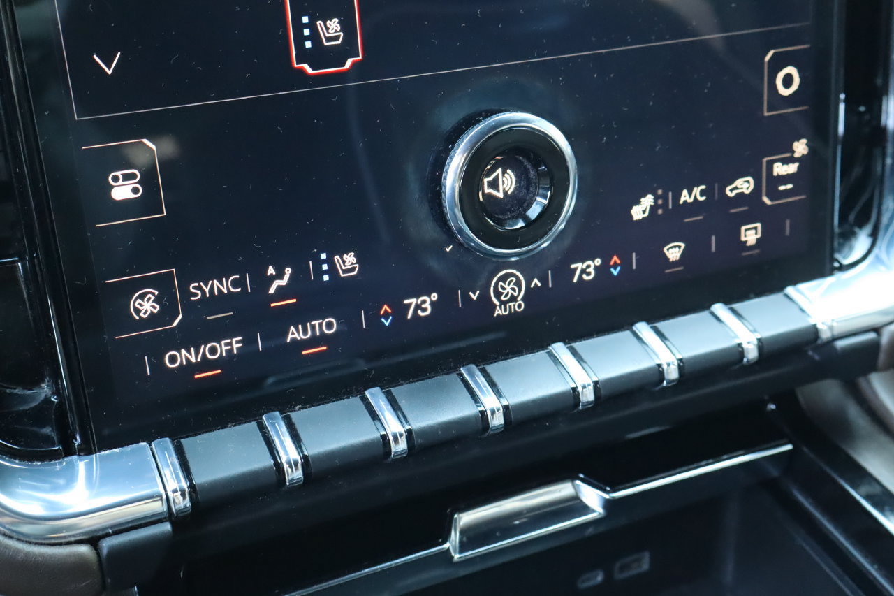 Used 2025 GMC Yukon Denali Ultimate AWD/4WD image 11
