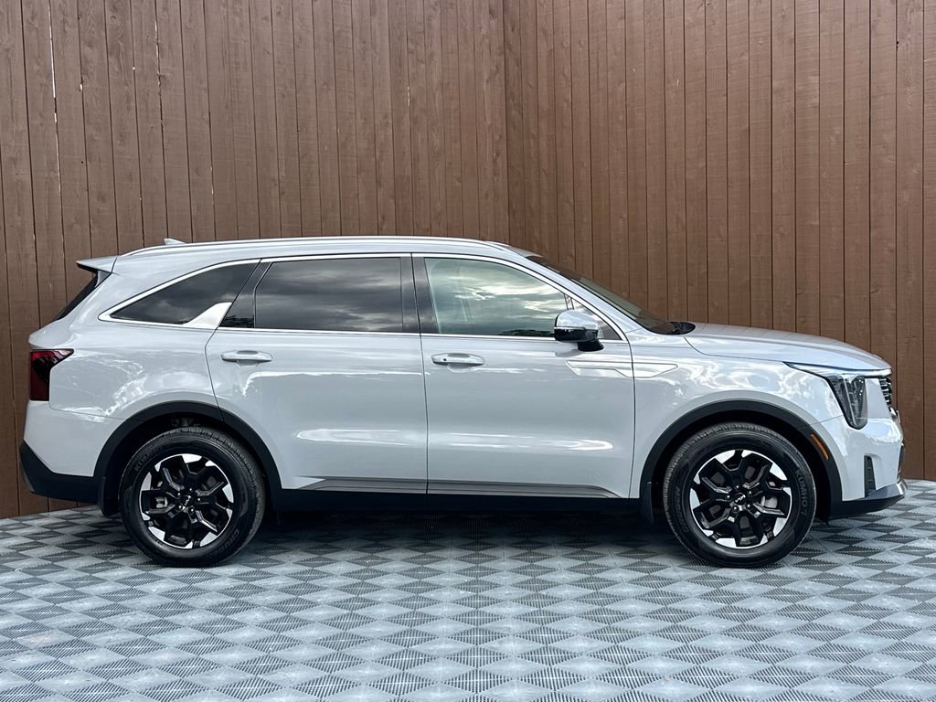 Used 2025 Kia Sorento S image 15