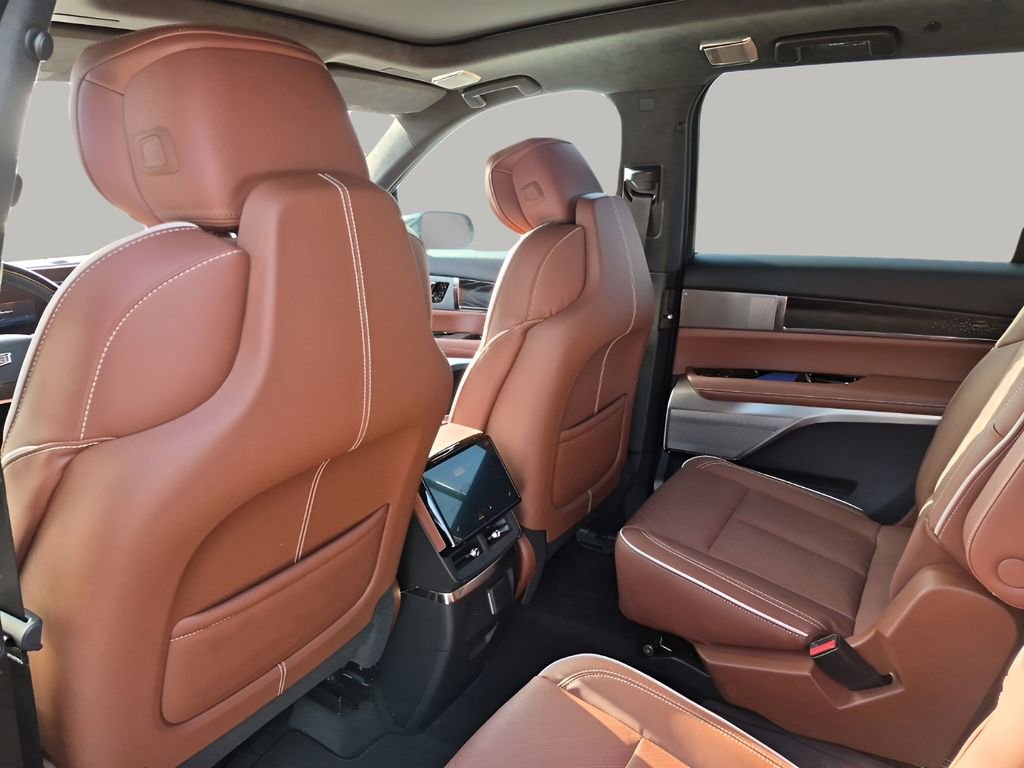 New 2026 Cadillac Vistiq Premium Luxury w/ LPO, Floor Liner Package AWD/4WD image 18