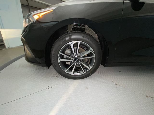 Used 2023 Kia Forte LXS image 10