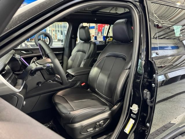 Used 2025 Jeep Grand Cherokee L Limited w/ Luxury Tech Group II AWD/4WD image 27