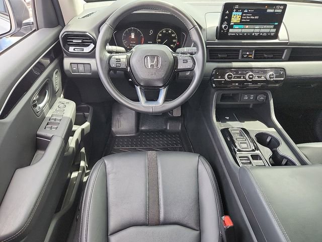 Used 2025 Honda Pilot Touring image 11
