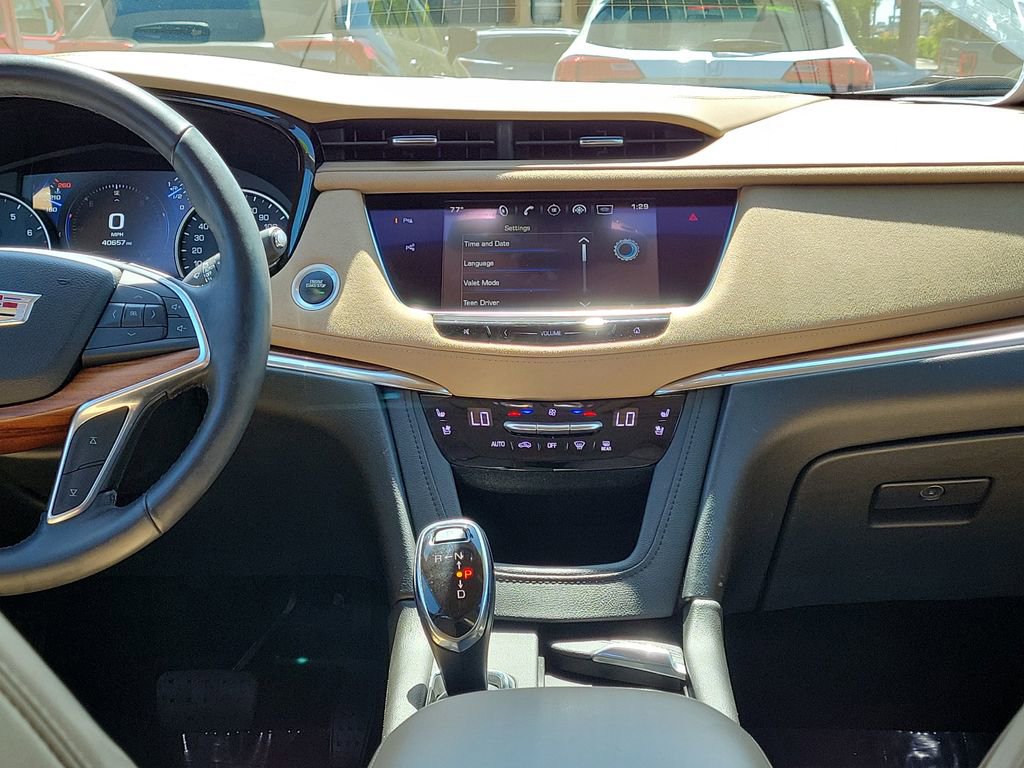 Used 2017 Cadillac XT5 Platinum w/ Driver Assist Package image 18