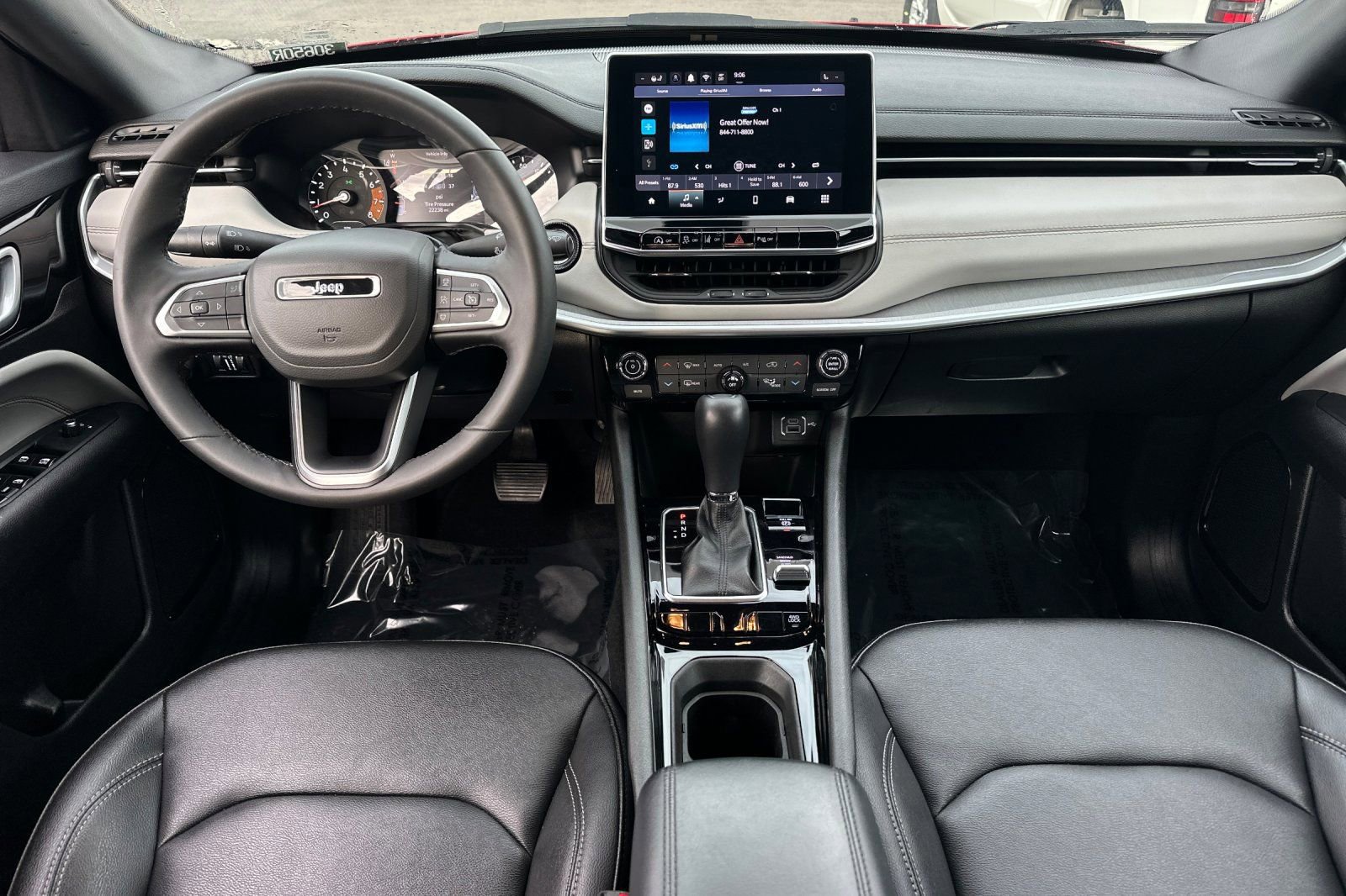 Used 2025 Jeep Compass Limited image 10