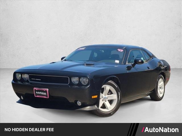 Used 2013 Dodge Challenger SXT RWD image 1