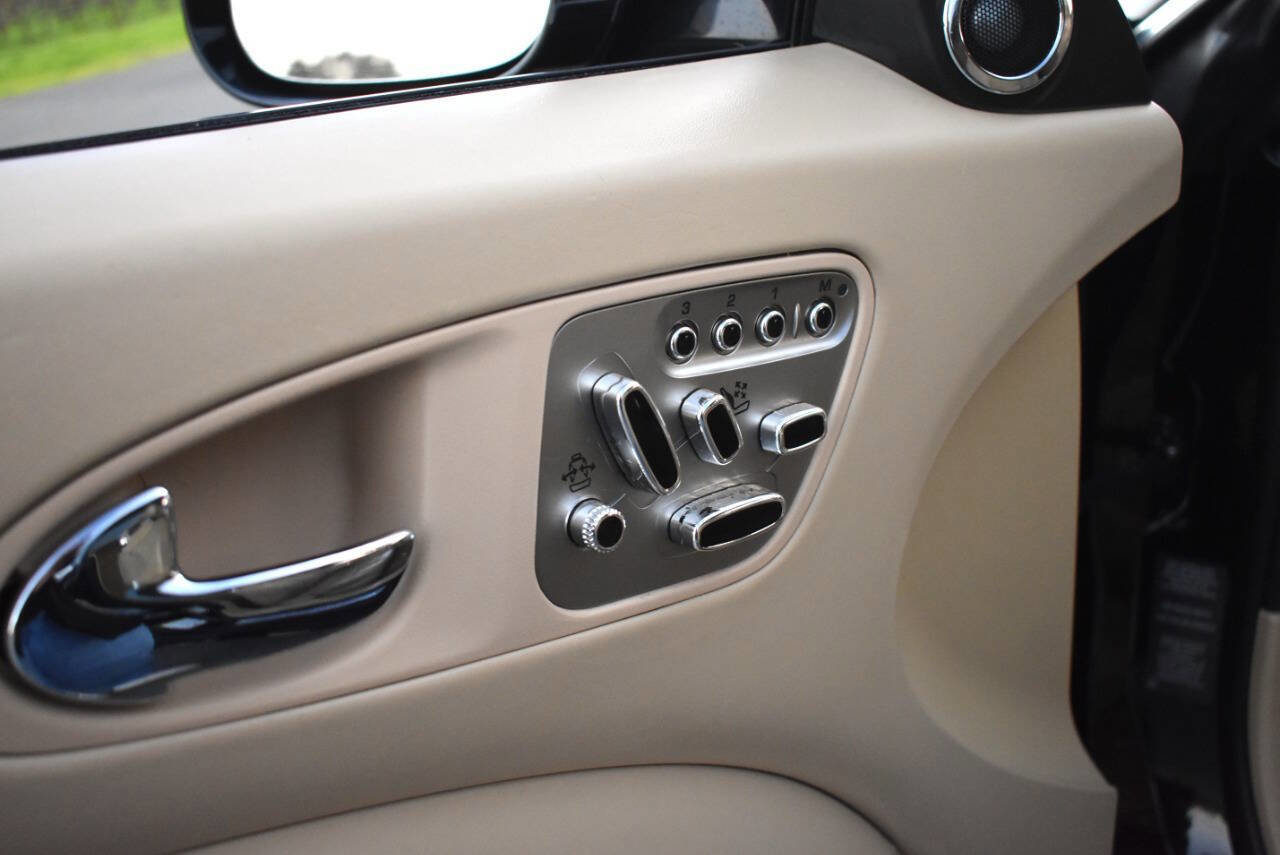 Used 2011 Jaguar XK Coupe image 40