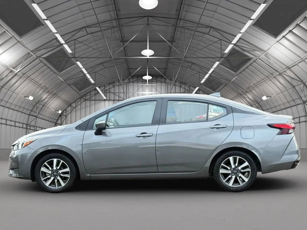 Used 2024 Nissan Versa SV FWD image 4