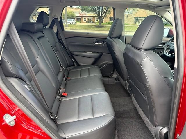 Used 2023 Nissan Rogue SV w/ SV Premium B Package FWD image 13