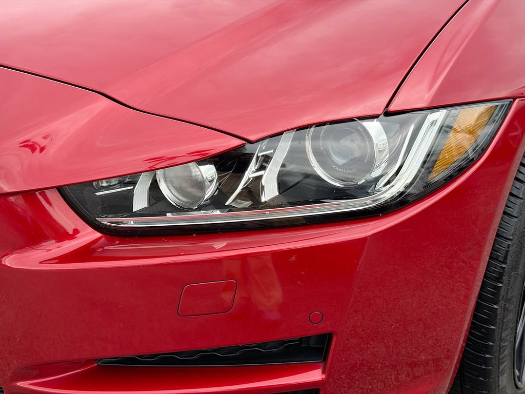 Used 2017 Jaguar XE Premium RWD image 9
