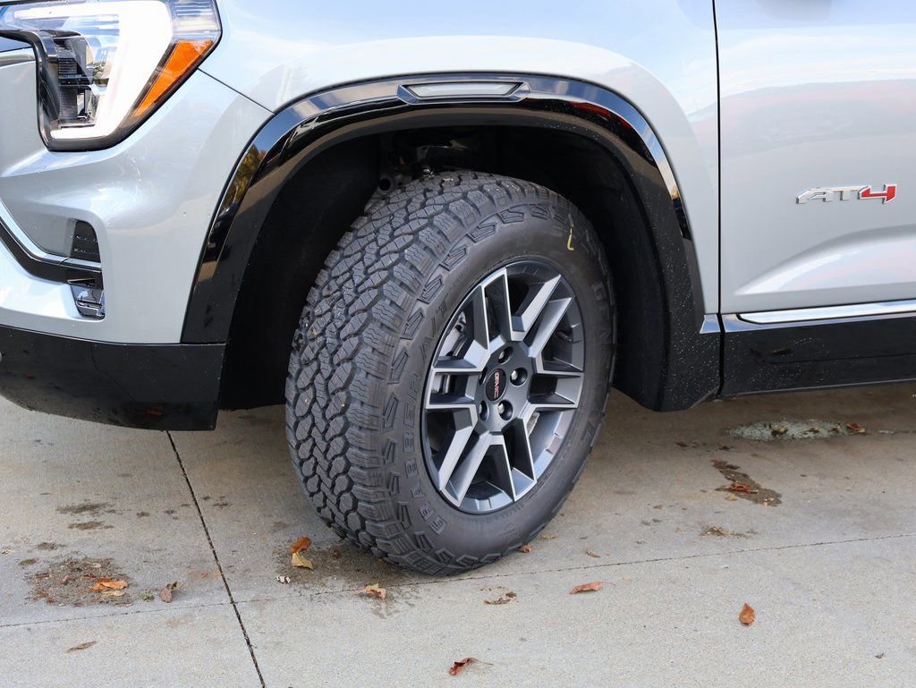 New 2026 GMC Terrain AT4 w/ LPO, Black Badging Package image 38
