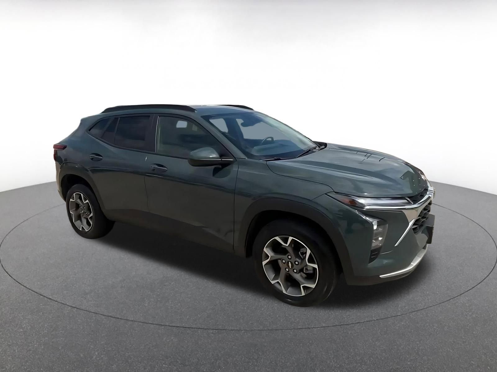 Used 2025 Chevrolet Trax LT w/ LT Convenience Package FWD video 2