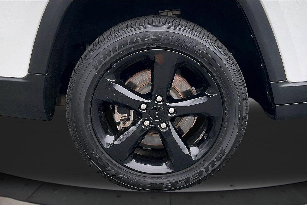 Certified 2022 Jeep Grand Cherokee L Laredo image 37