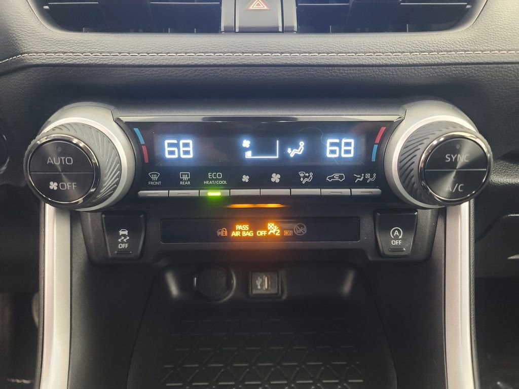 Used 2025 Toyota RAV4 XLE image 27