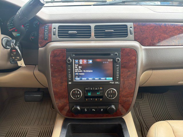 Used 2014 Chevrolet Suburban LT image 20