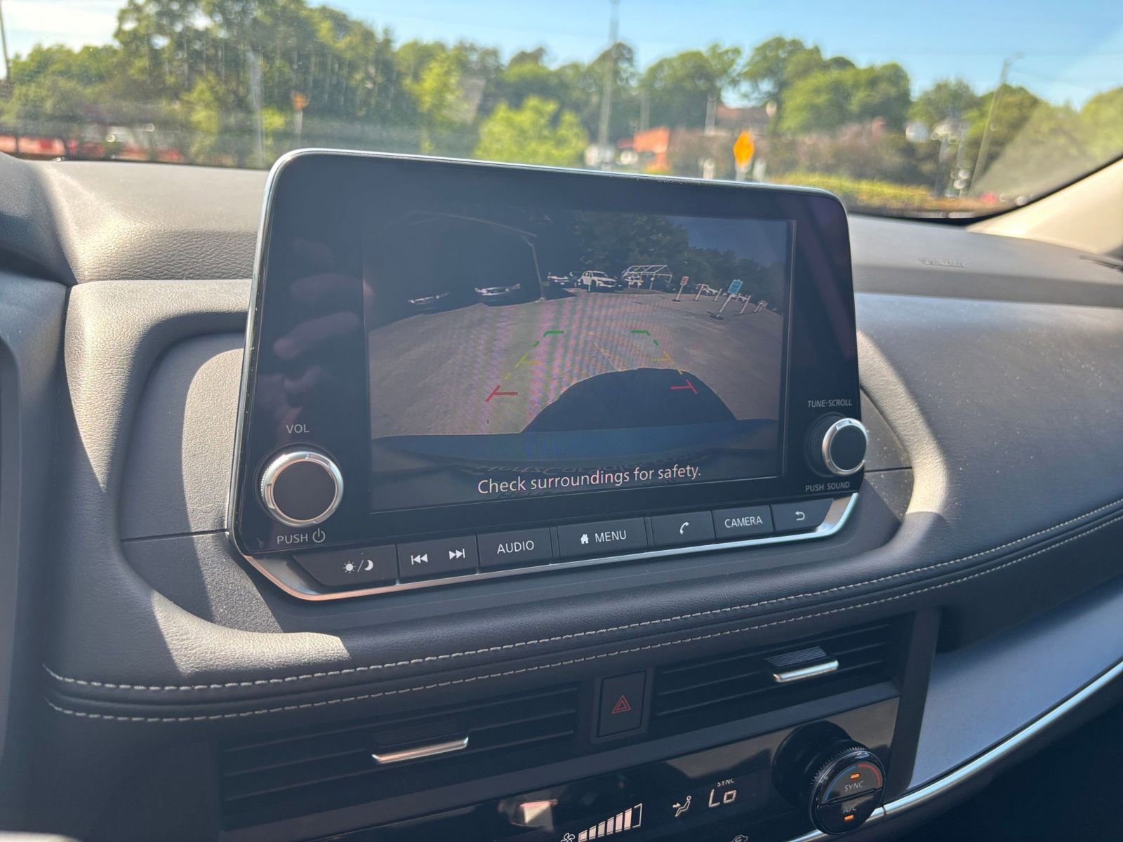 Used 2025 Nissan Rogue SV FWD image 24