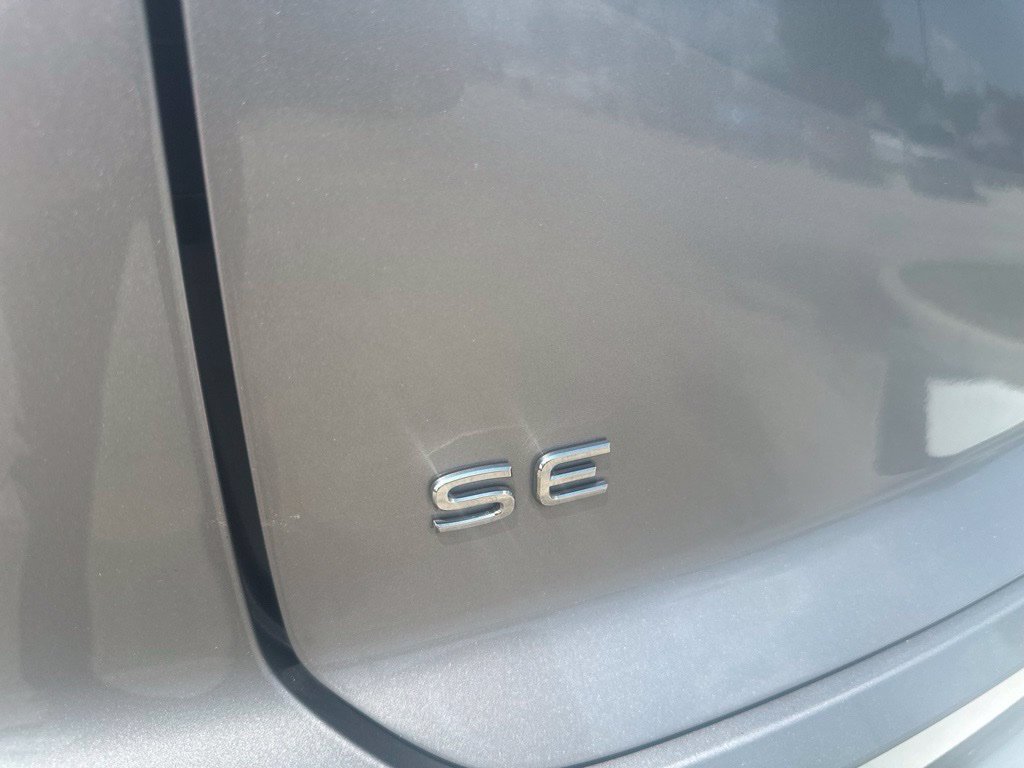 Used 2025 Volkswagen Atlas Cross Sport SE FWD image 10
