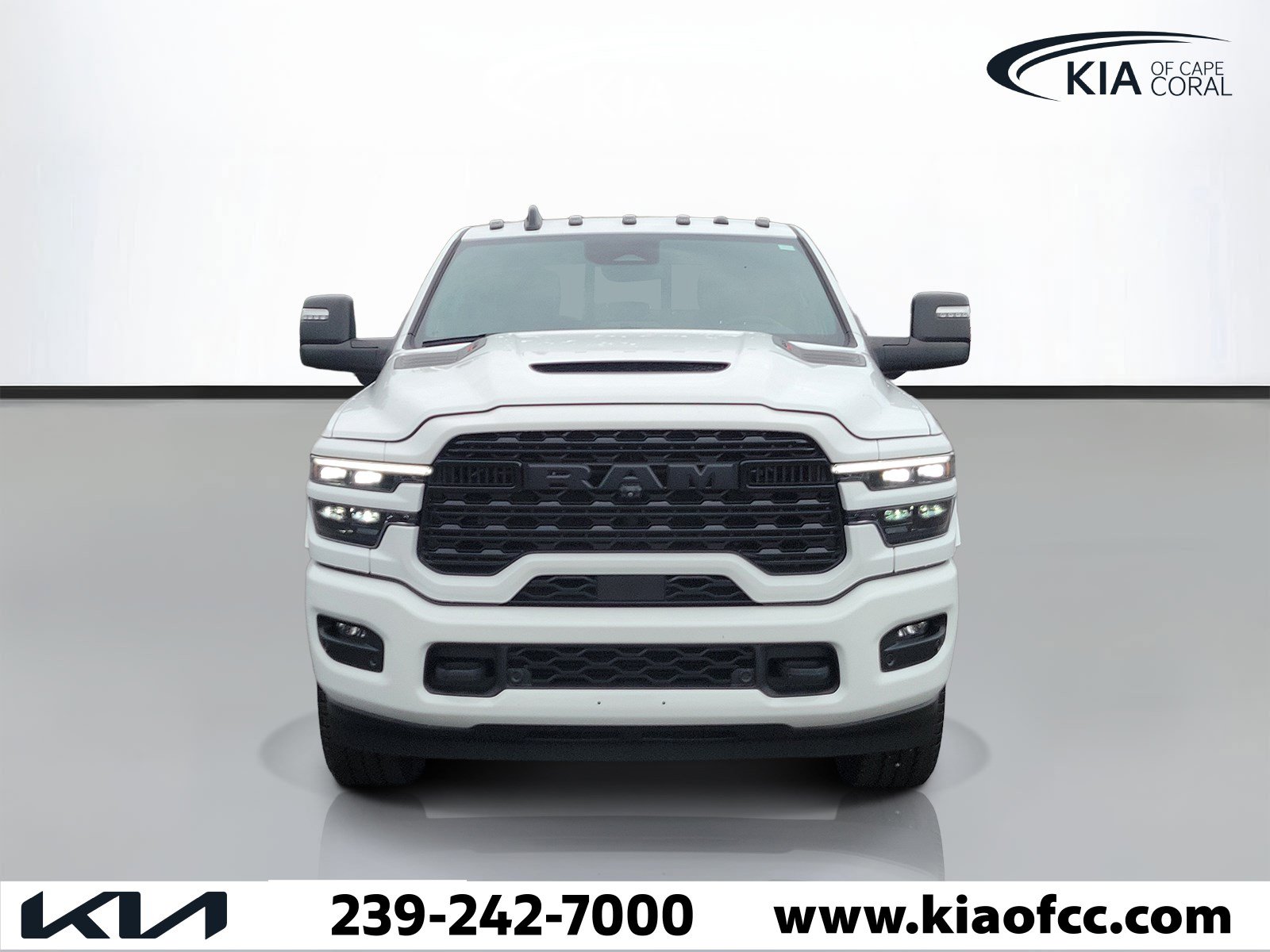 Used 2025 RAM 2500 Limited AWD/4WD image 2