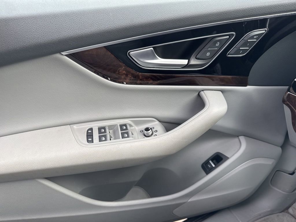 Used 2017 Audi Q7 3.0T Premium image 25