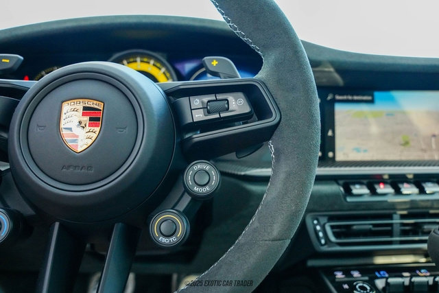 Used 2025 Porsche 911 GT3 RS image 33