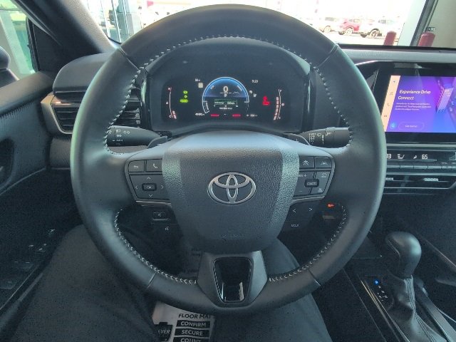 Used 2025 Toyota Camry SE image 24