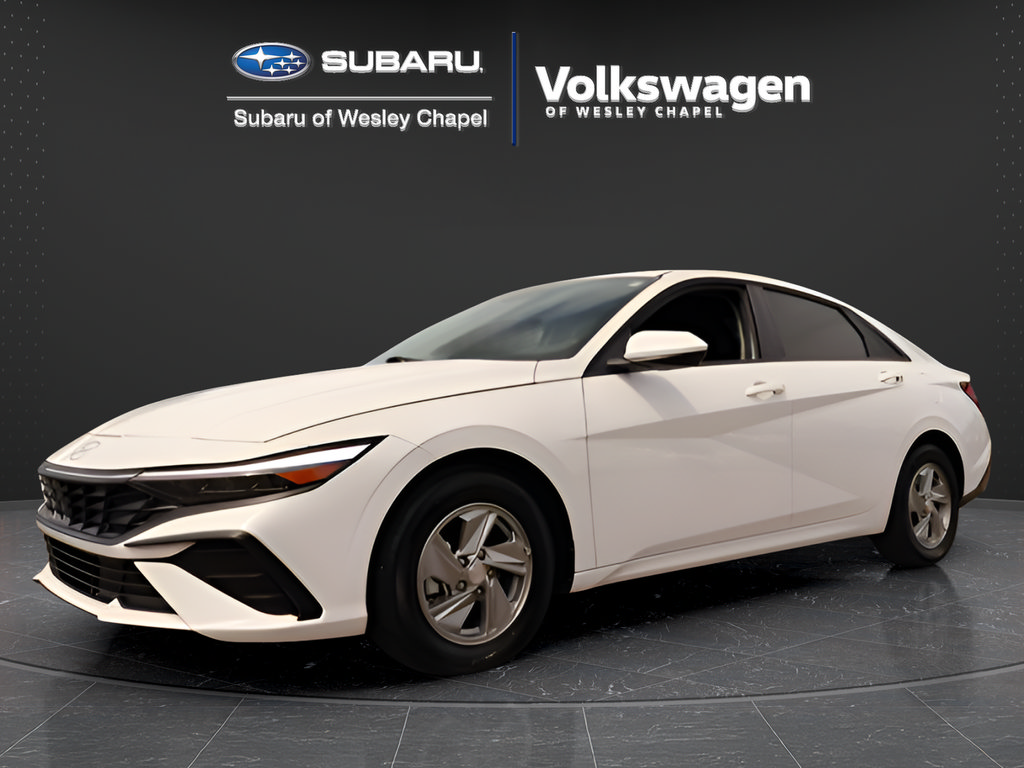 Used 2025 Hyundai Elantra SE FWD image 3