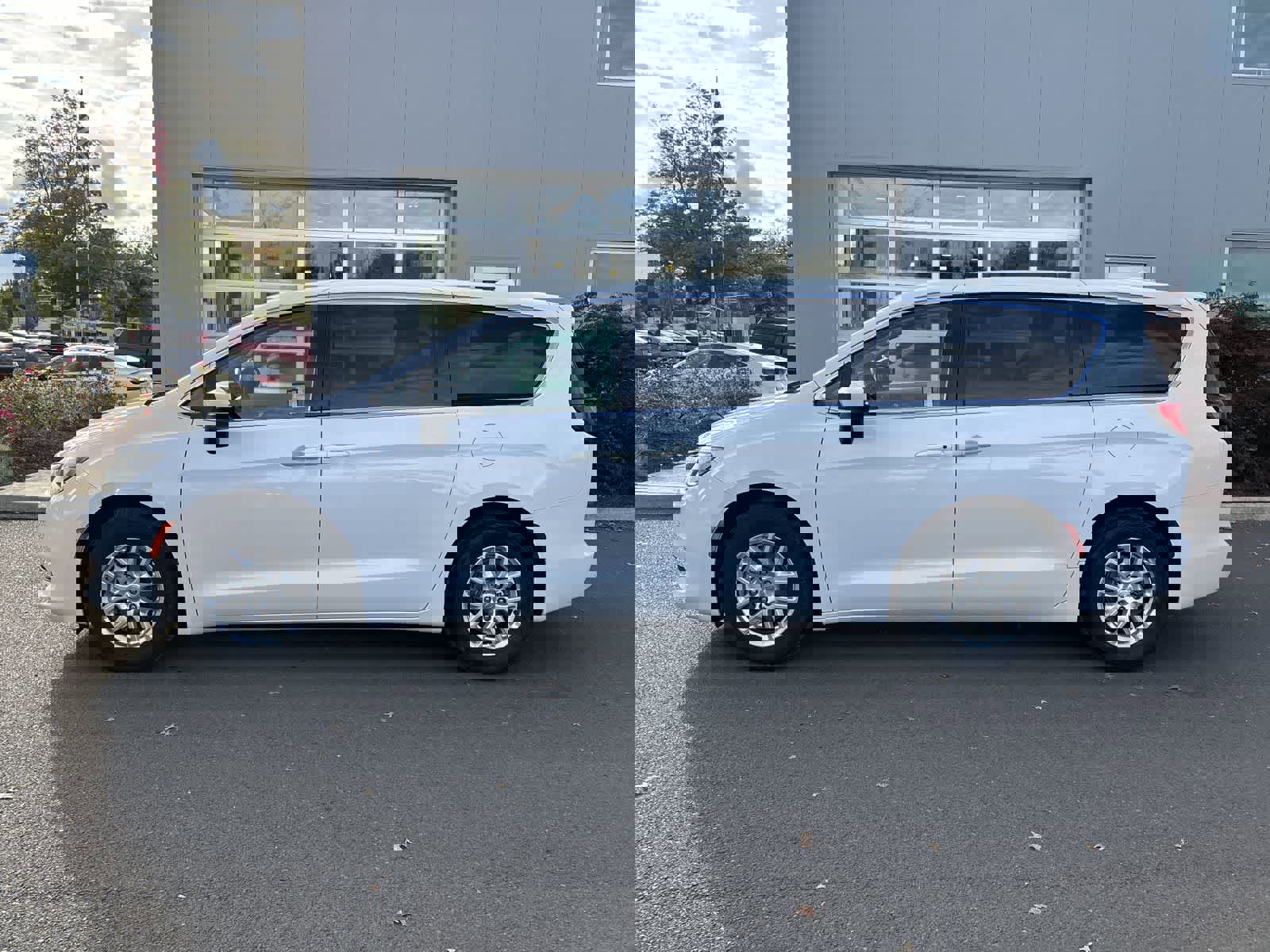 Certified 2020 Chrysler Voyager LX image 2