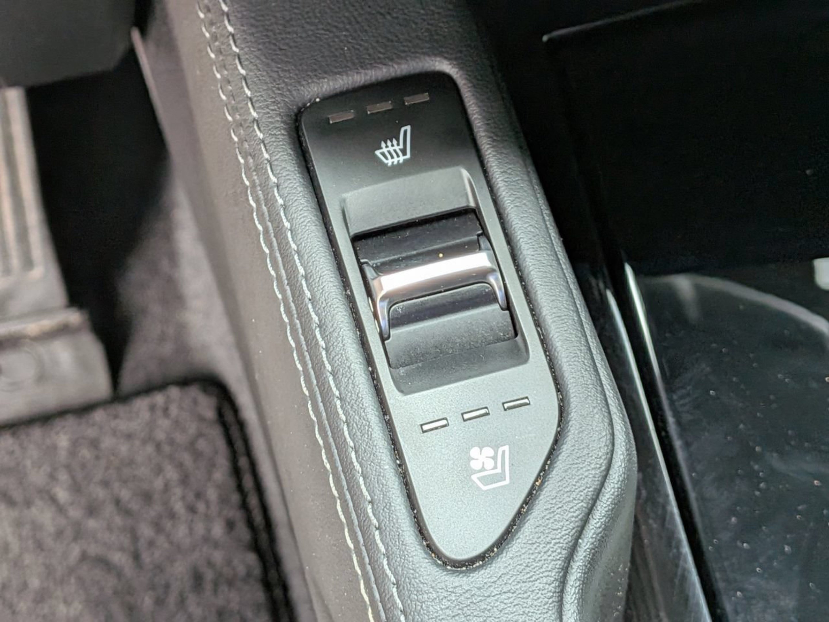 Certified 2023 Kia Telluride EX w/ EX Captain's Chair Package FWD image 24