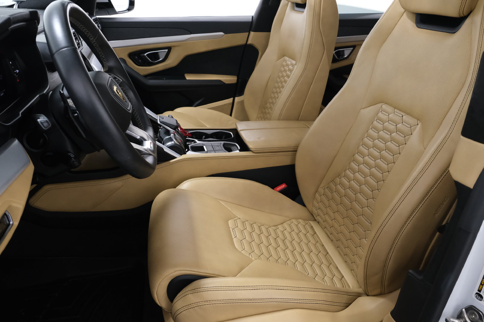 Used 2020 Lamborghini Urus AWD/4WD image 32