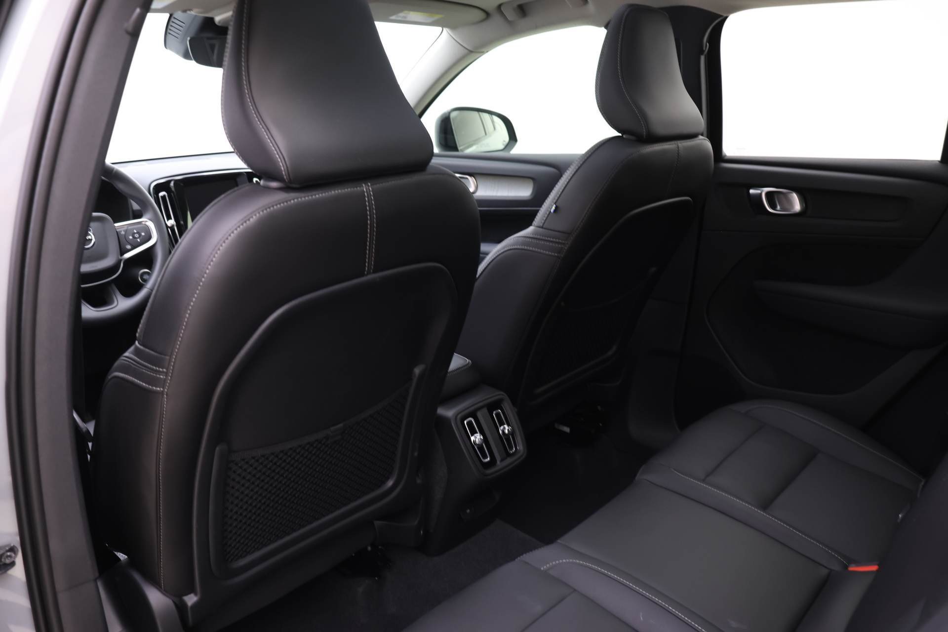 Certified 2024 Volvo XC40 B5 Plus image 15