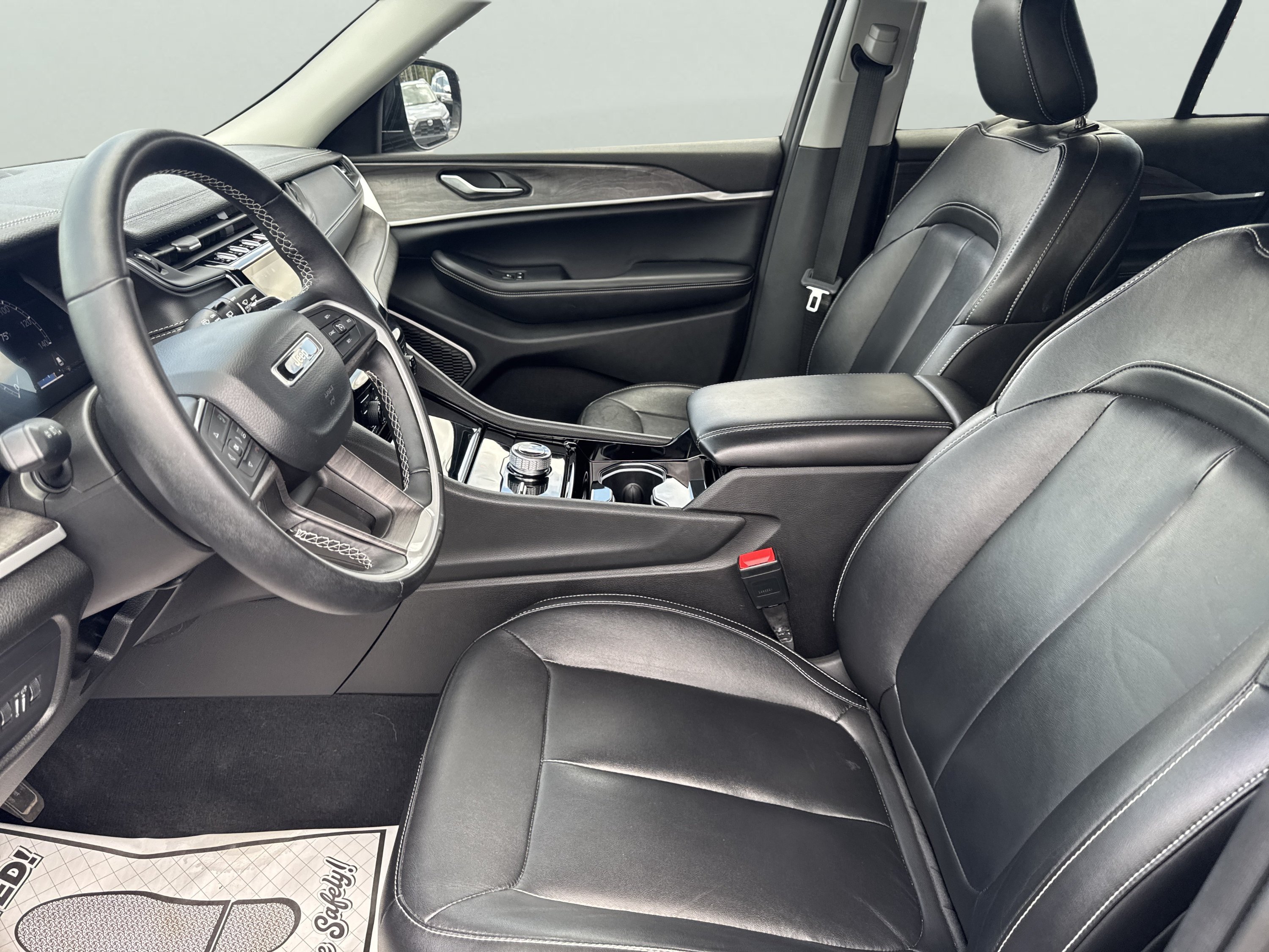 Used 2022 Jeep Grand Cherokee Limited AWD/4WD image 11