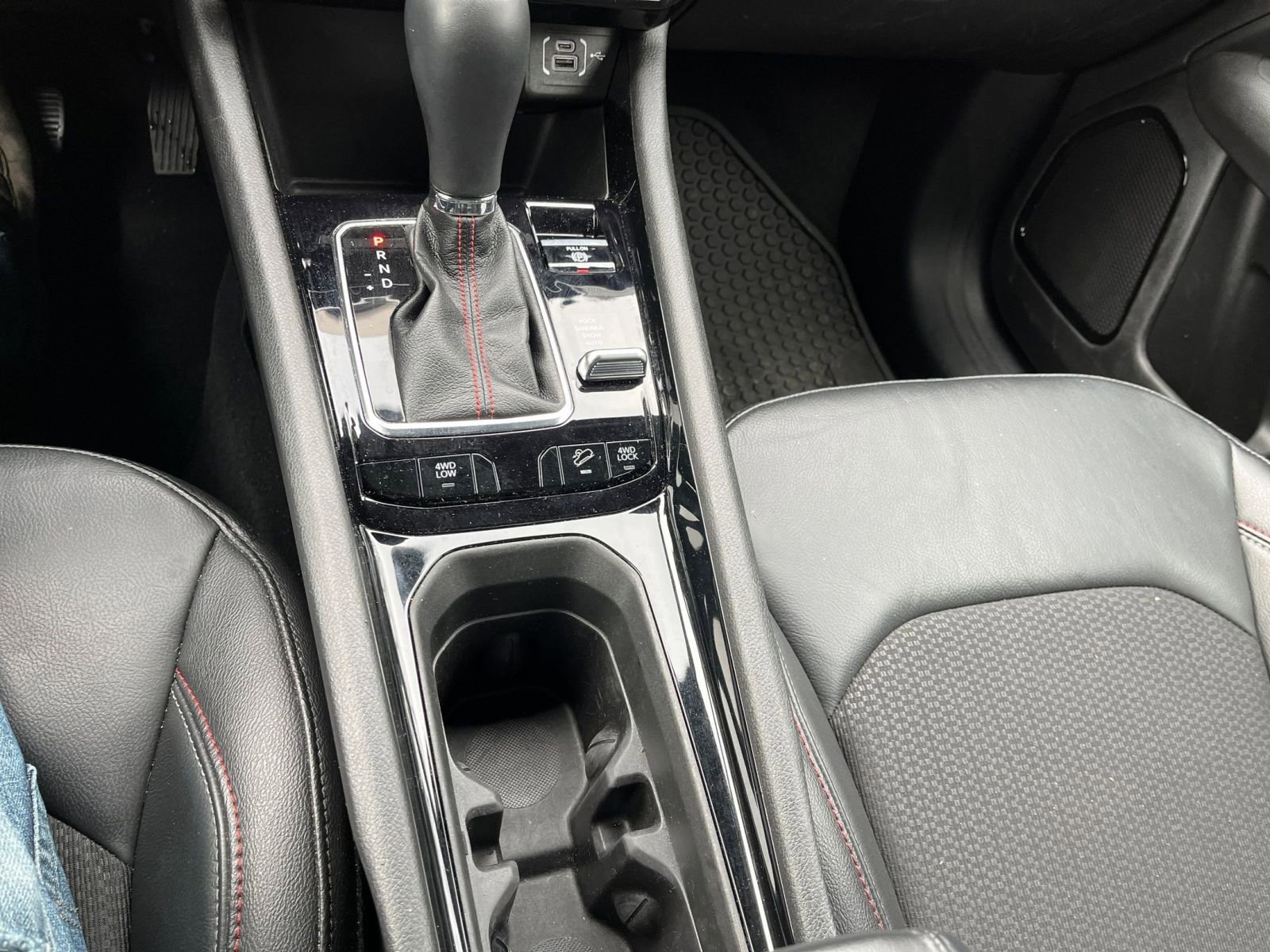 Used 2025 Jeep Compass Trailhawk image 39