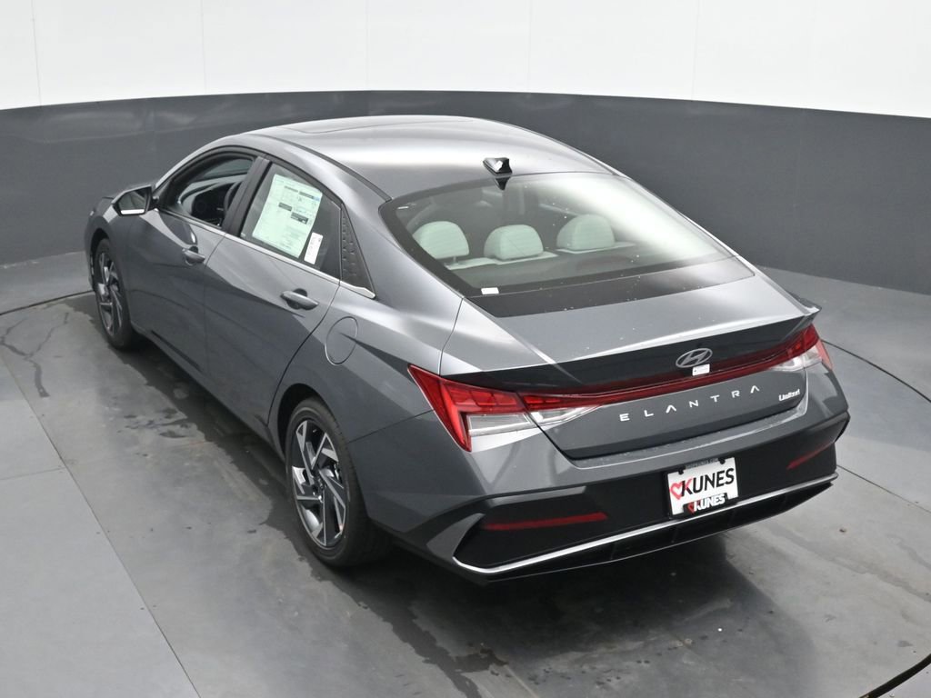 Certified 2025 Hyundai Elantra Limited image 46